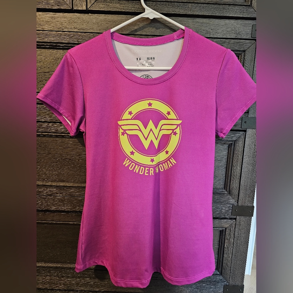 Under Armour | Wonder Woman Dry Fit T-Shirt | Medium
